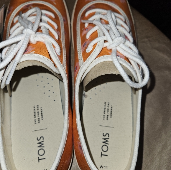 TOMS Orange Persimmon Sprint Floral Print Lace Up Sneaker Women's 11 - Picture 3 of 10